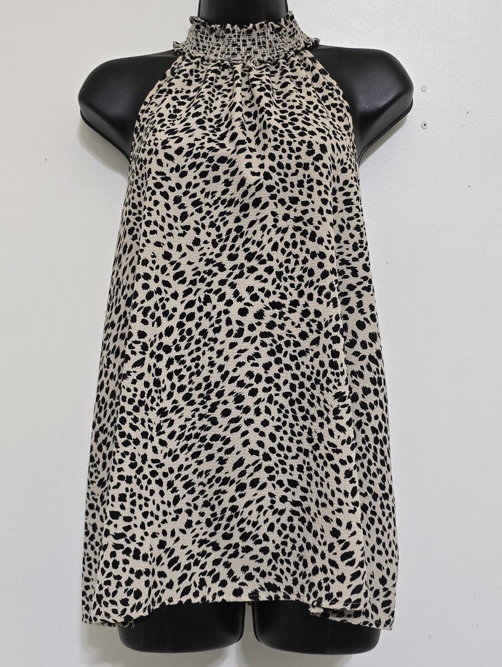 new VINE & LOVE size Small Sleeveless Mock Neck Animal Print Halter Top Leopard